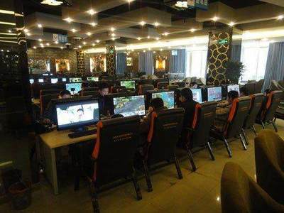 “五老”巡查網吧