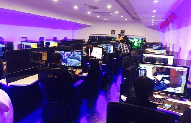 五元網(wǎng)費(fèi)引發(fā)的網(wǎng)絡(luò)論戰(zhàn) 當(dāng)代青年的消費(fèi)觀念碰撞