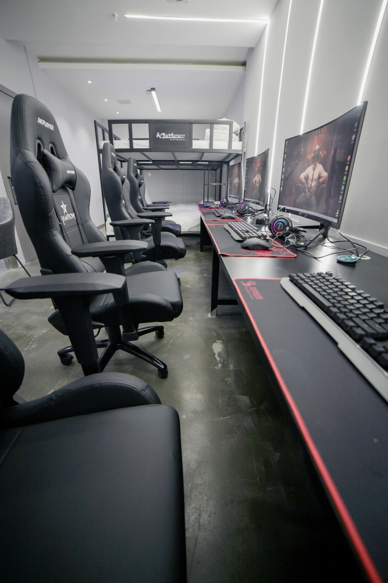 哈爾濱精品電競網吧 數字時代的沉浸式體驗空間